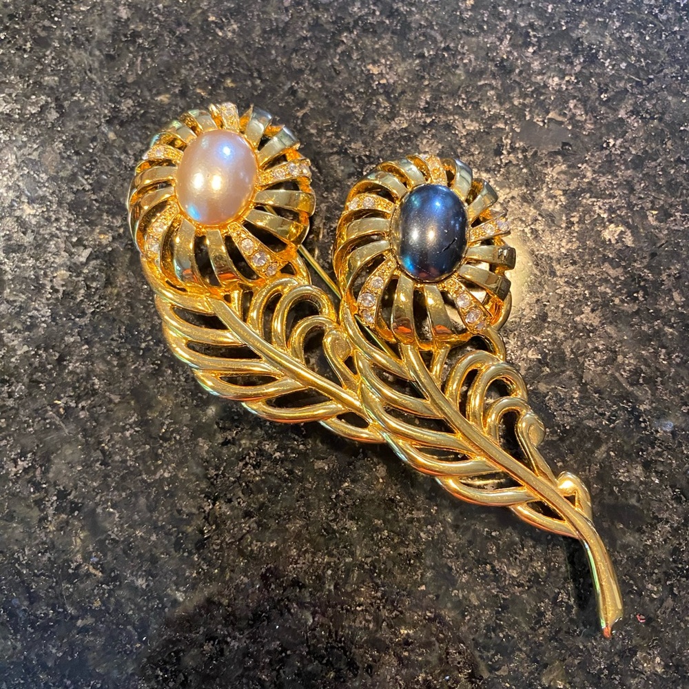 Cindy Adam’s Gold-tone Brooch with Faux Pearl and Faux Onyx Center Stones